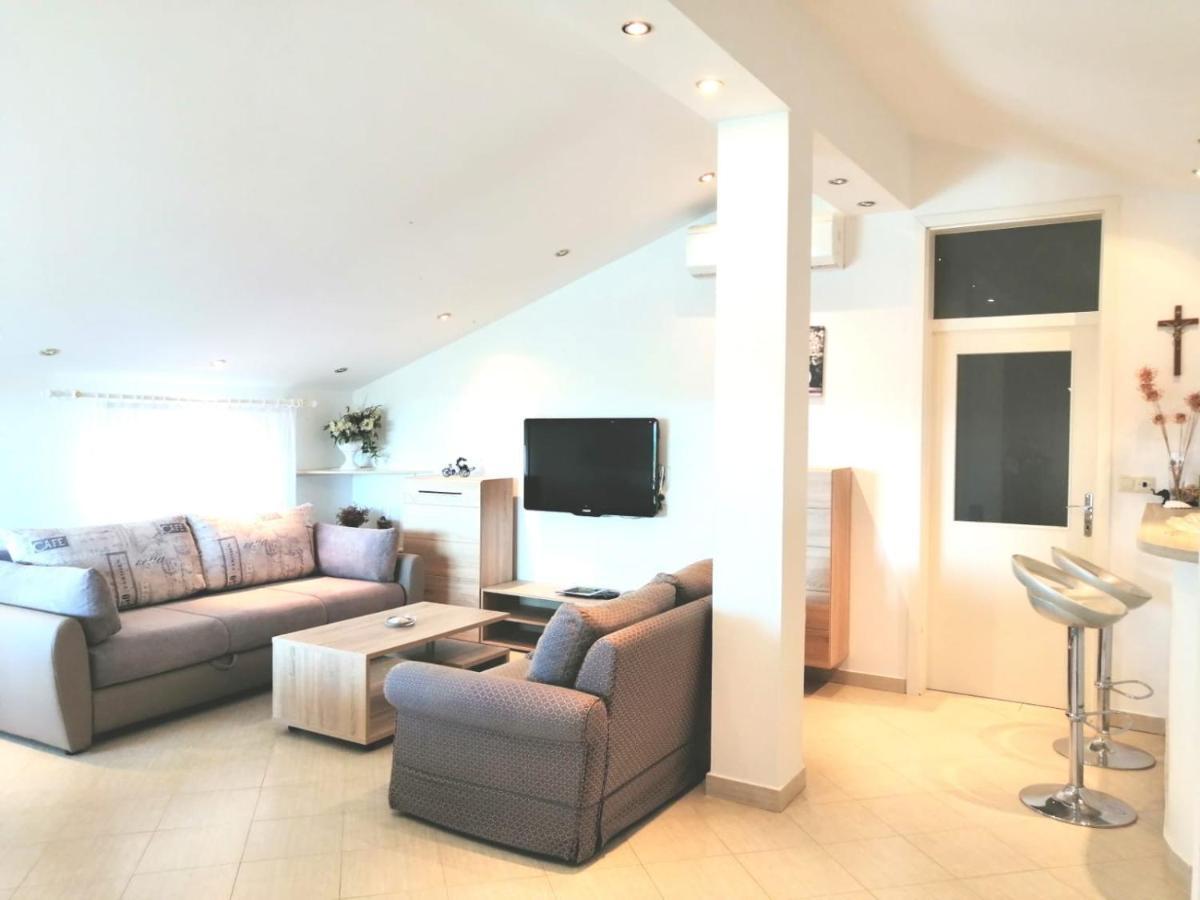 Lovely Sea View House In Malinska Island Krk Екстер'єр фото