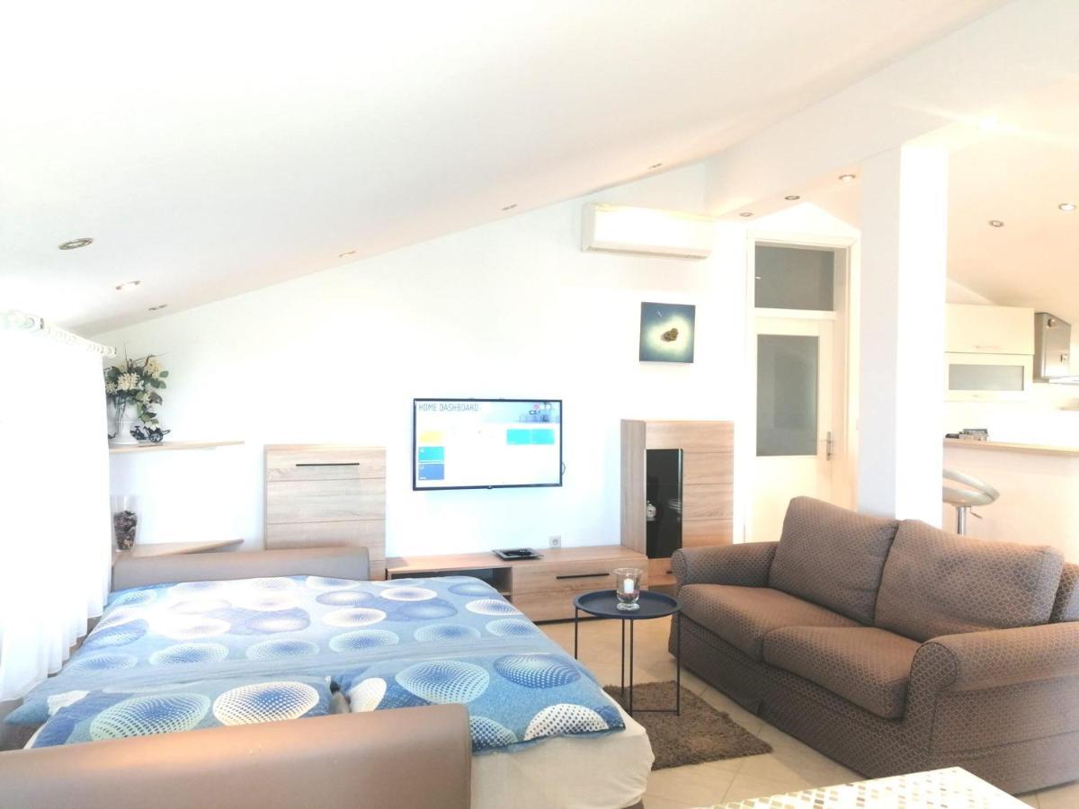 Lovely Sea View House In Malinska Island Krk Екстер'єр фото
