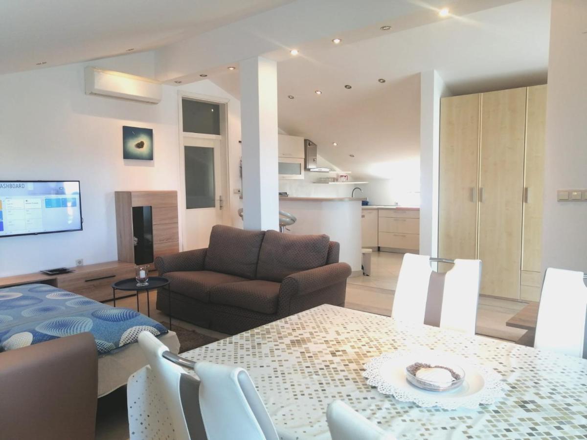 Lovely Sea View House In Malinska Island Krk Екстер'єр фото
